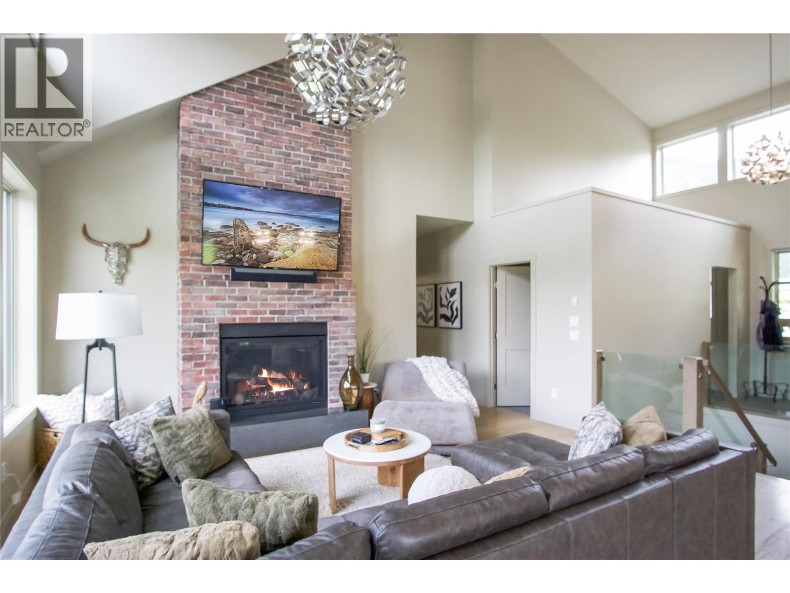 1037 Swansea Rd, Invermere, BC V0A 1K3