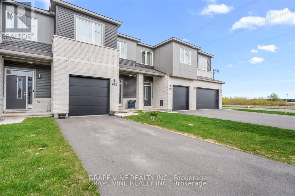678 Taliesin Cres, Ottawa, ON K2S 2W5
