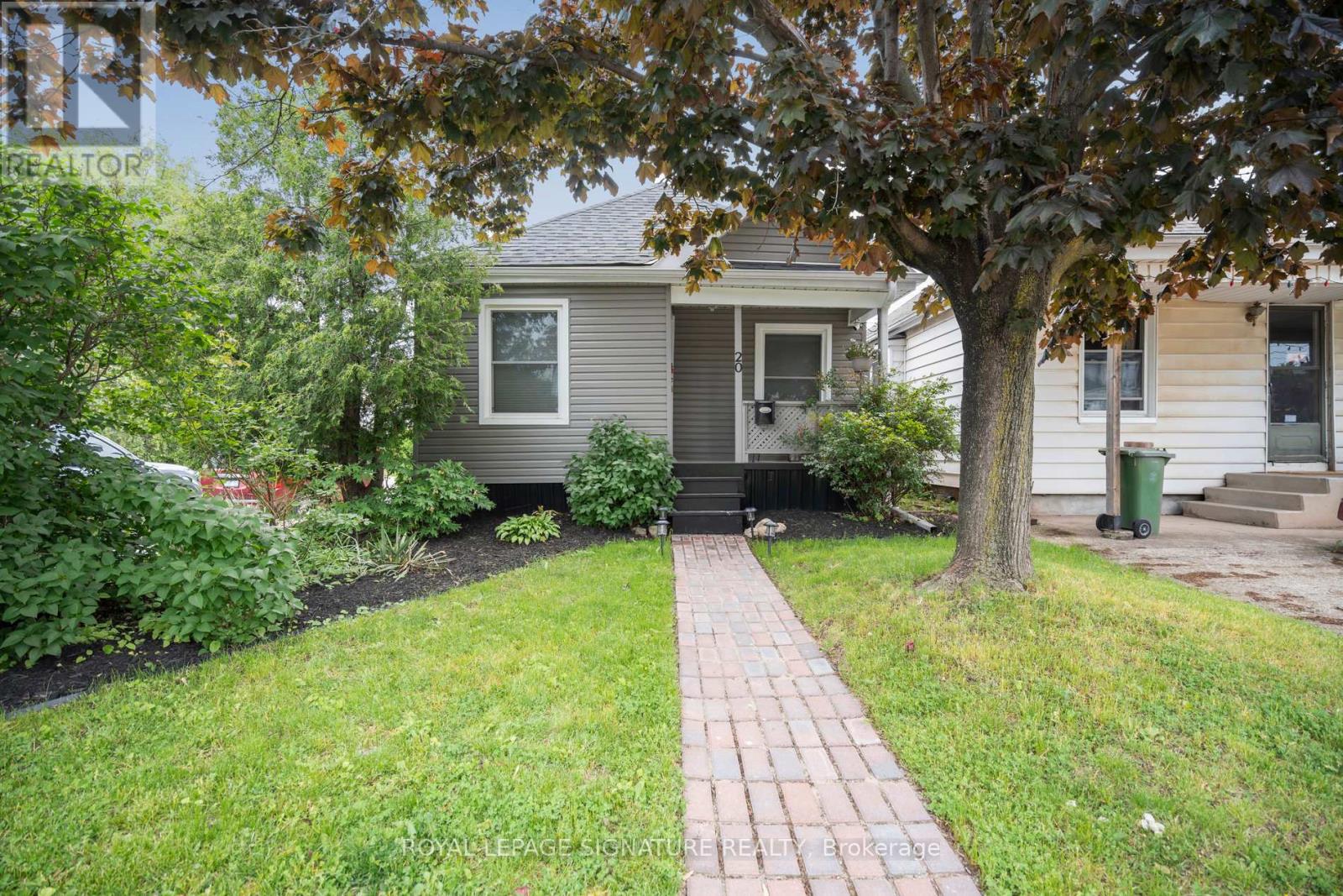 20 Robins Ave, Hamilton, ON L8H 4M7