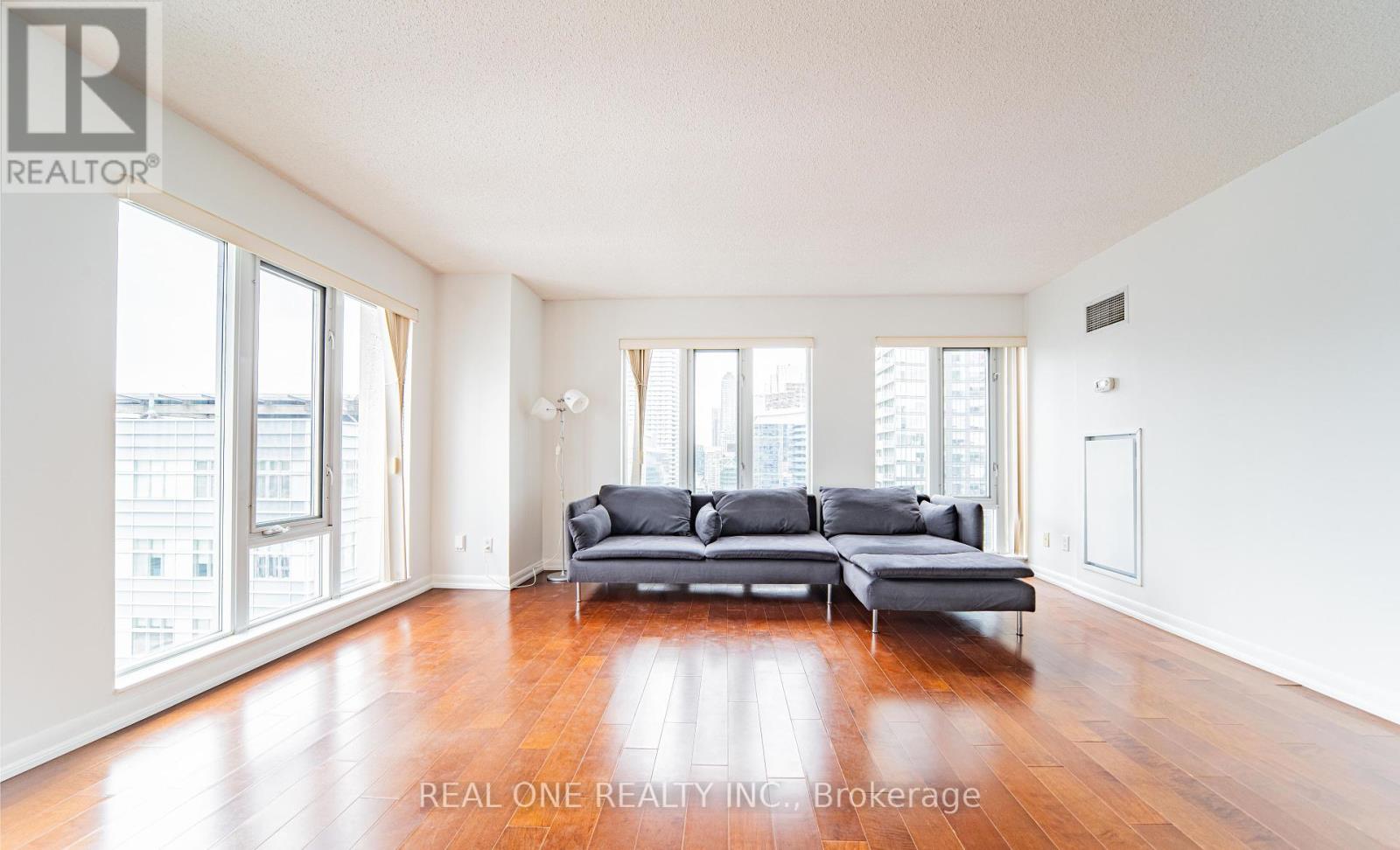 2404 210 Victoria St, Toronto, ON M5B 2R3