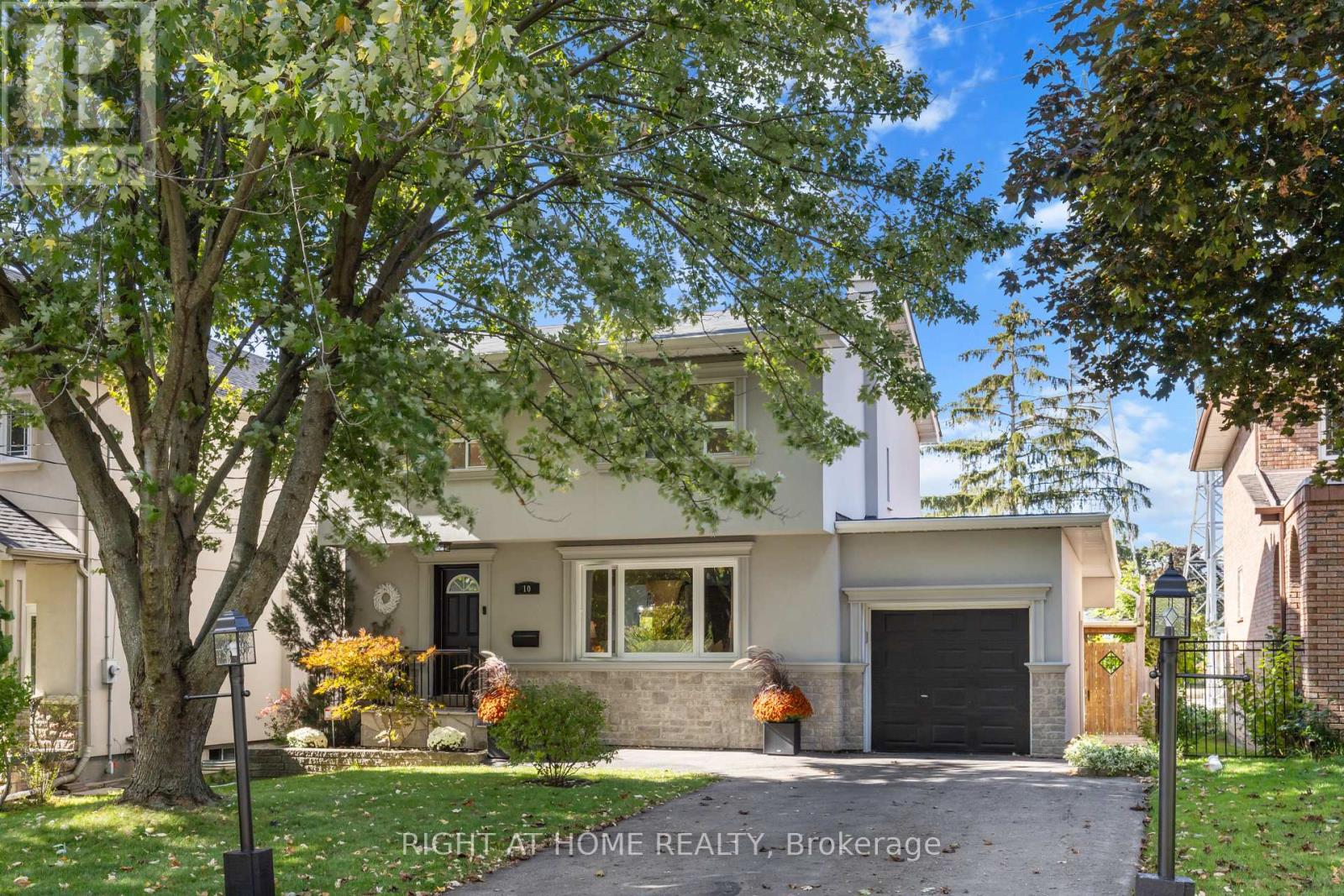 10 Haliburton Ave, Toronto Islington-city Centre West, ON M9B 4Y2