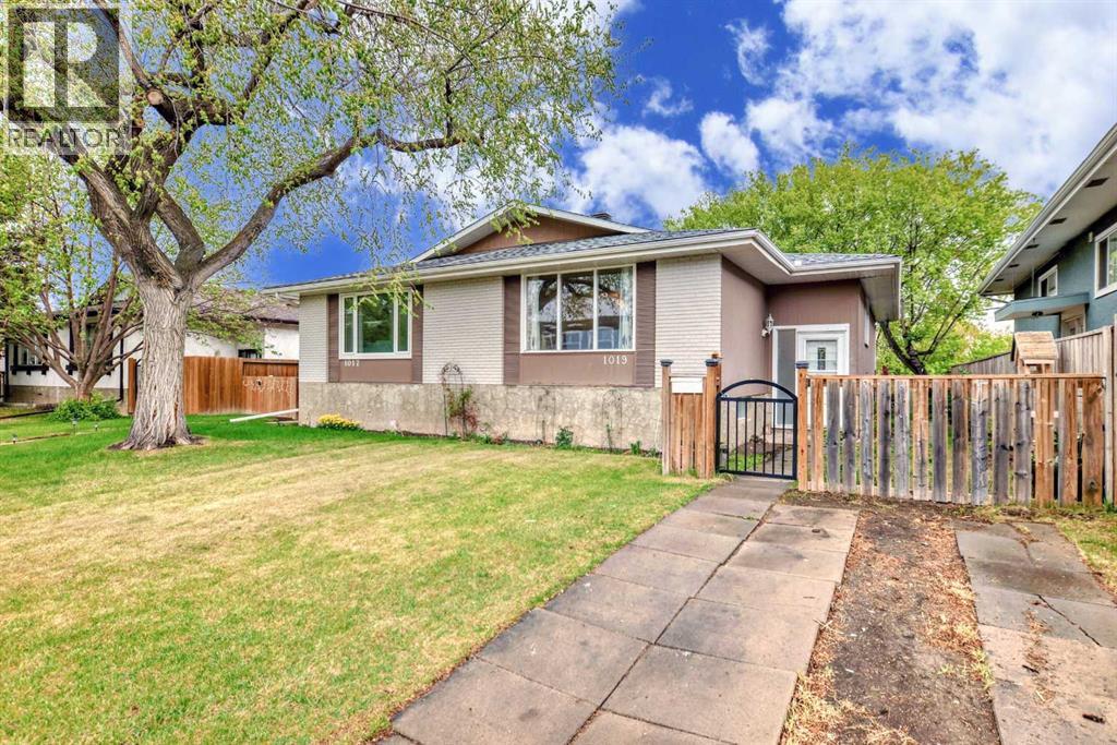 1019 Canfield Cres SW, Calgary, AB T2W 1K5