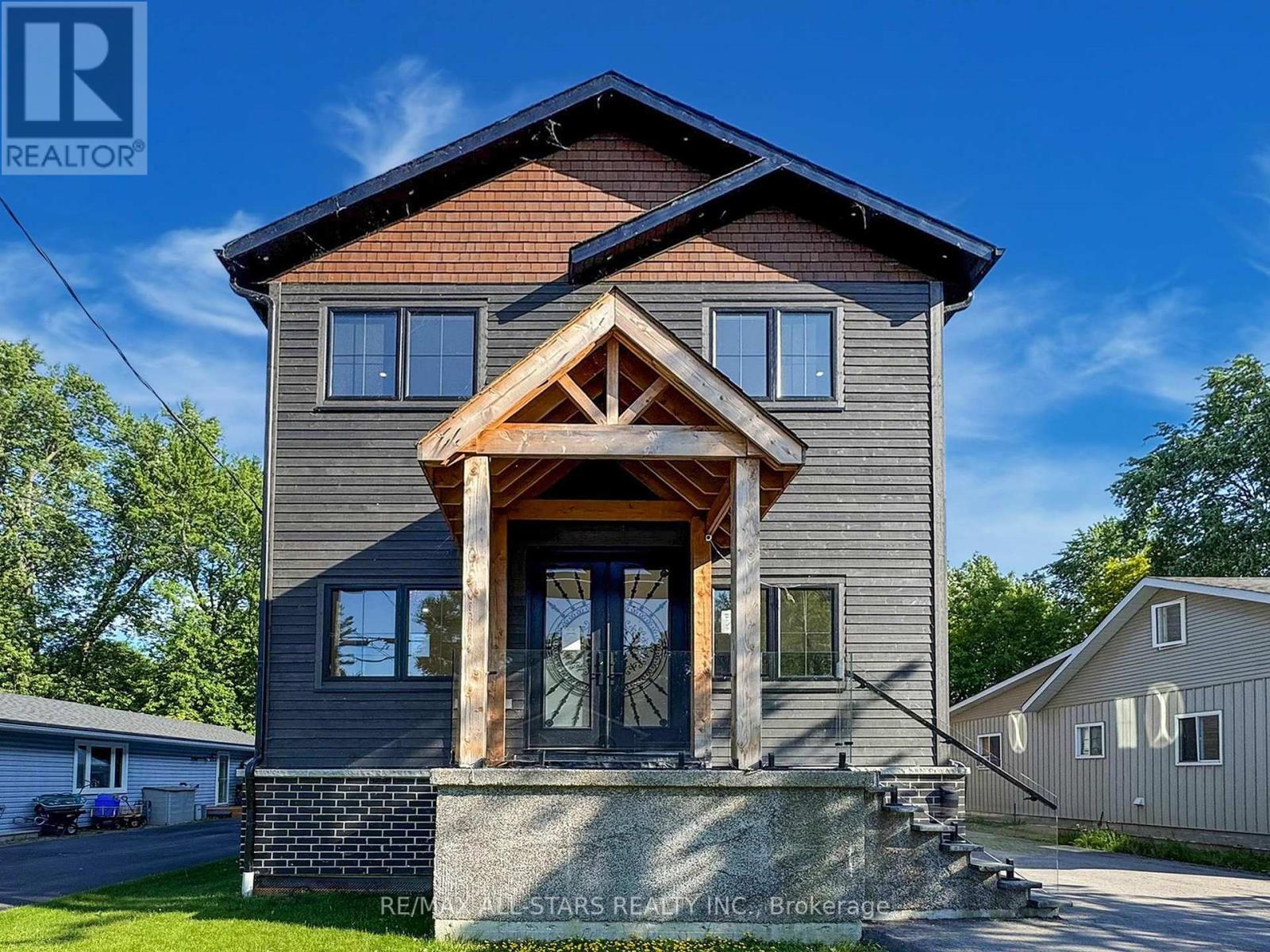 215 Bayview Ave, Georgina, ON L4P 2T3