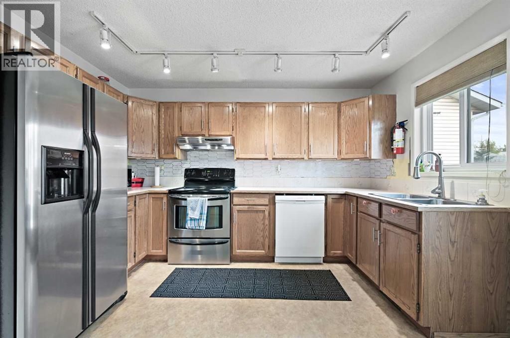 24 Laguna Close NE, Calgary, AB T1Y 6V1