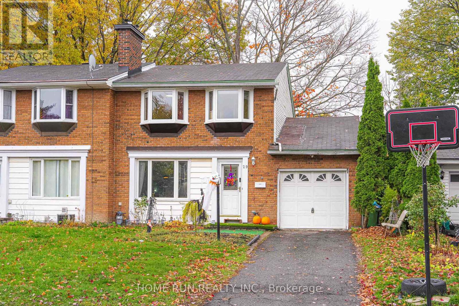 29 Cymbeline Dr, Ottawa, ON K2H 7X9