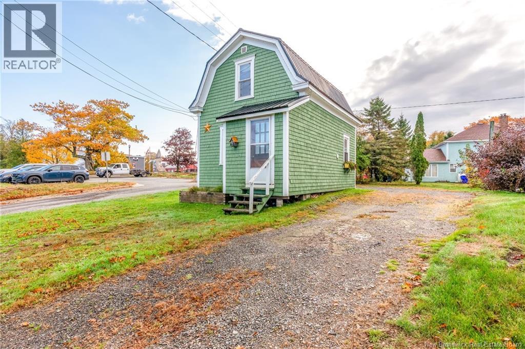 7 Wallace St, St George, NB E5C 3P3