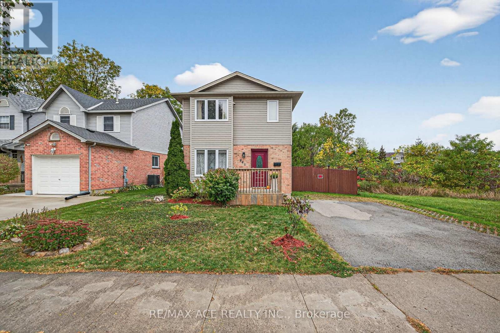 841 Deveron Cres, London, ON N5Z 5B4