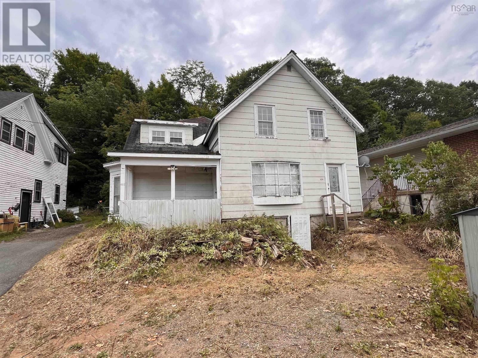 492 Main St, Kentville, NS B4N 1L3