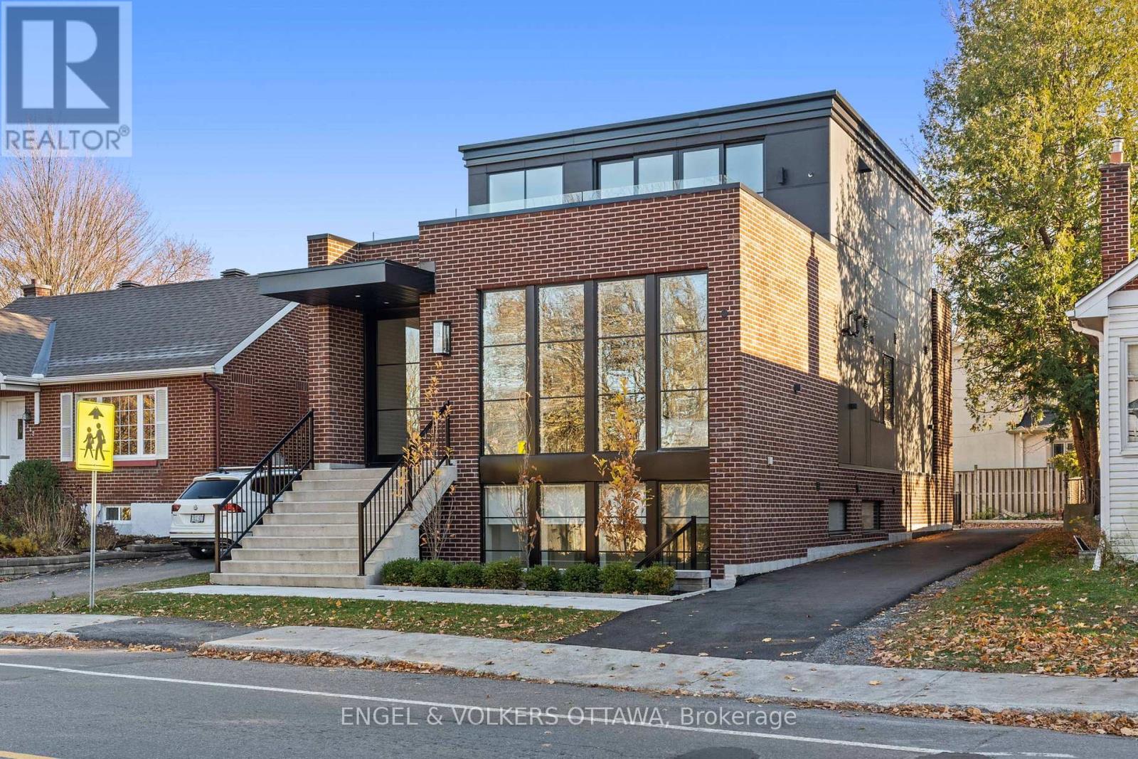 246 Byron Ave, Ottawa, ON K1Z 6Y8