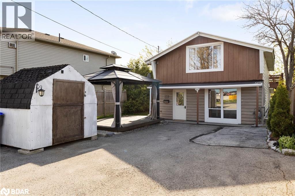 3 Courtland St, Orillia, ON L3V 1A4