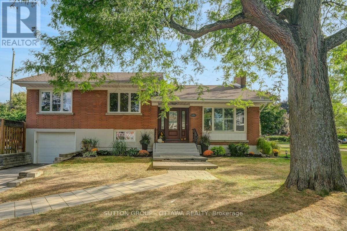 680 Weston Dr, Ottawa, ON K1G 1V8