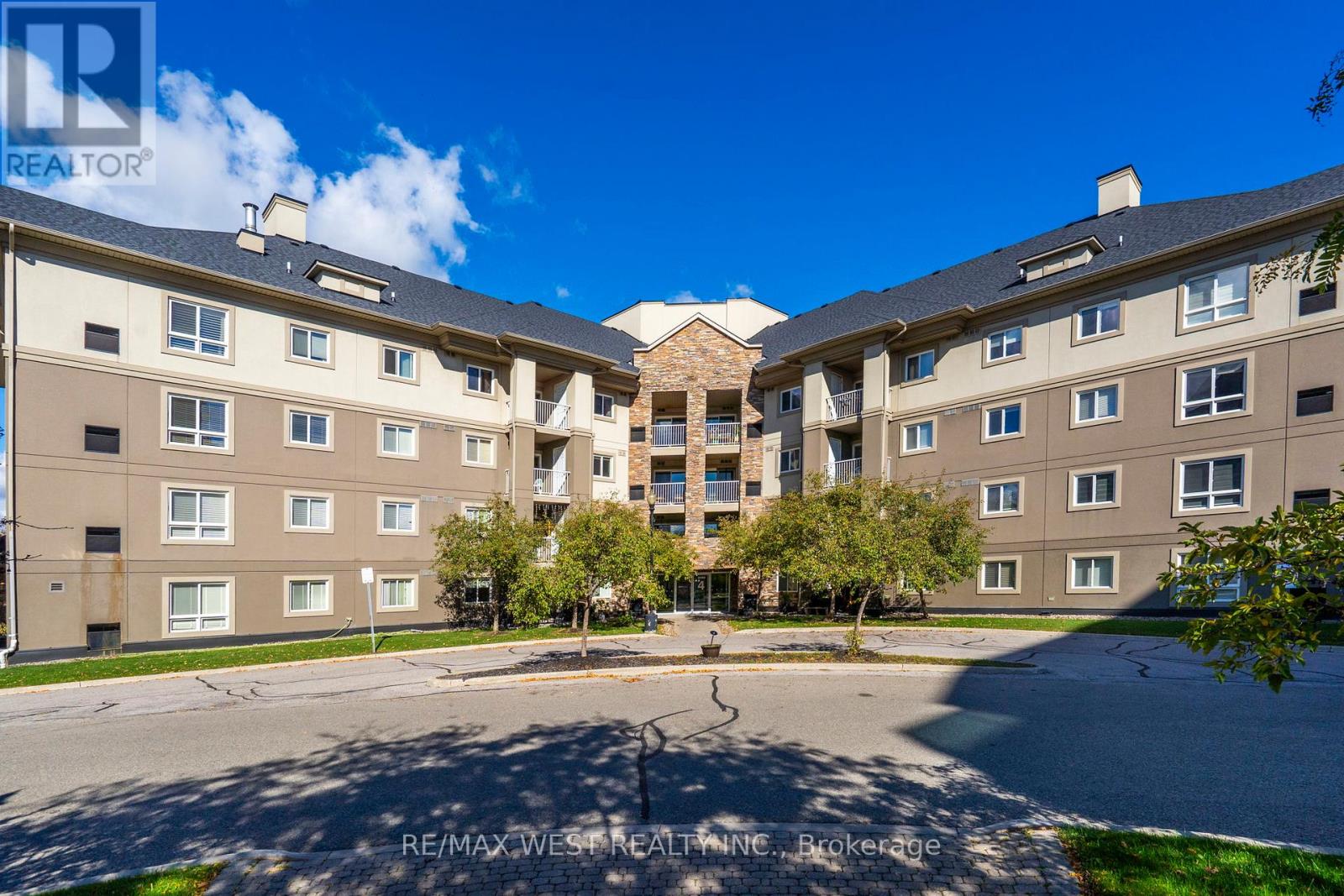 3208 4 Dayspring Cir, Brampton, ON L6P 2Z7