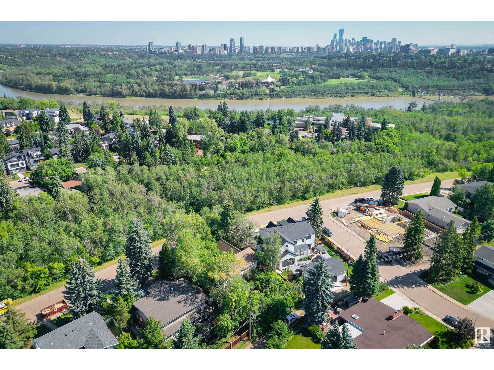 50 Valleyview Cr NW, Edmonton, AB T5R 5J8