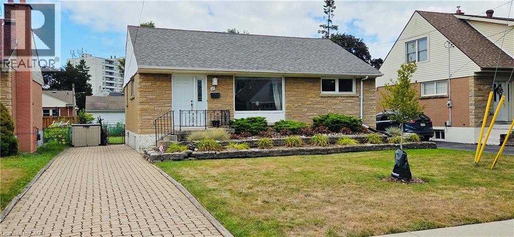 15 Mericourt Rd, Hamilton, ON L8S 2N5