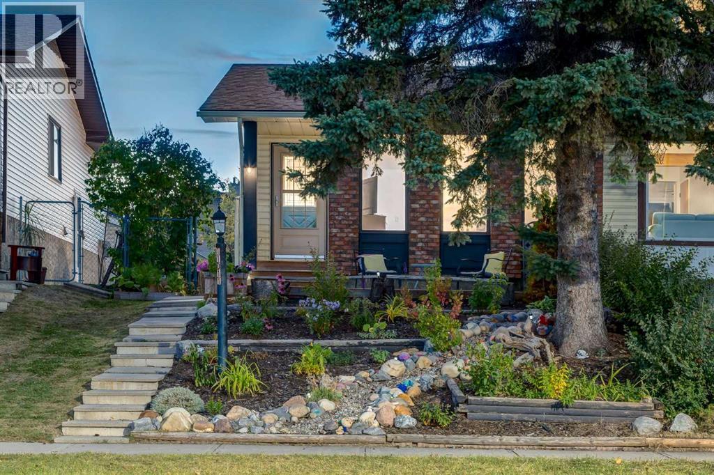 11011 Oakfield Dr SW, Calgary, AB T2W 3H3