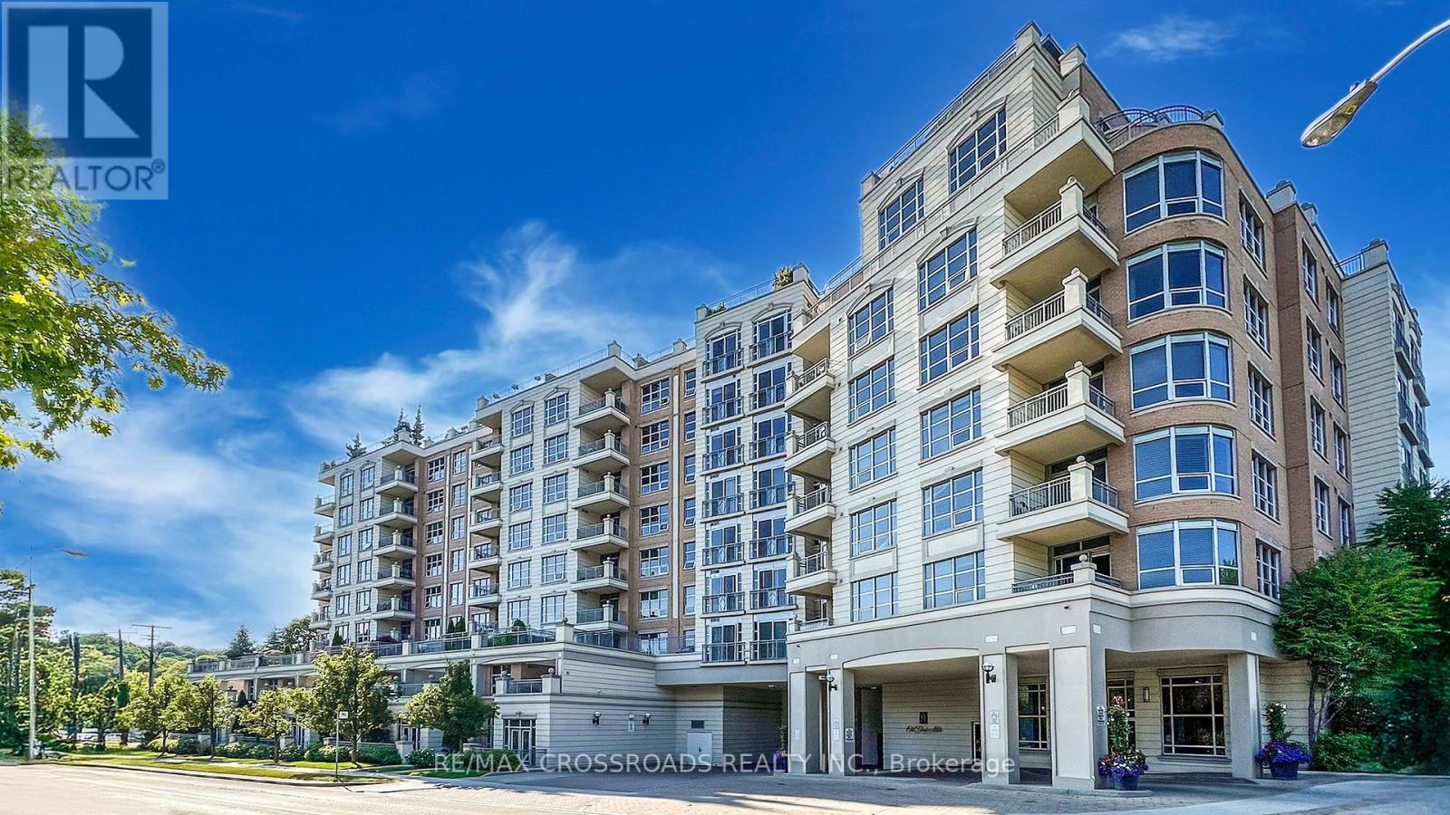 210 10 Old York Mills Rd, Toronto, ON M2P 2G9