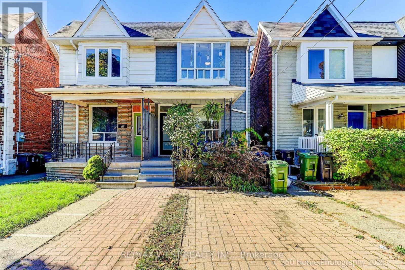 22 Royal St, Toronto, ON M6N 3Z4