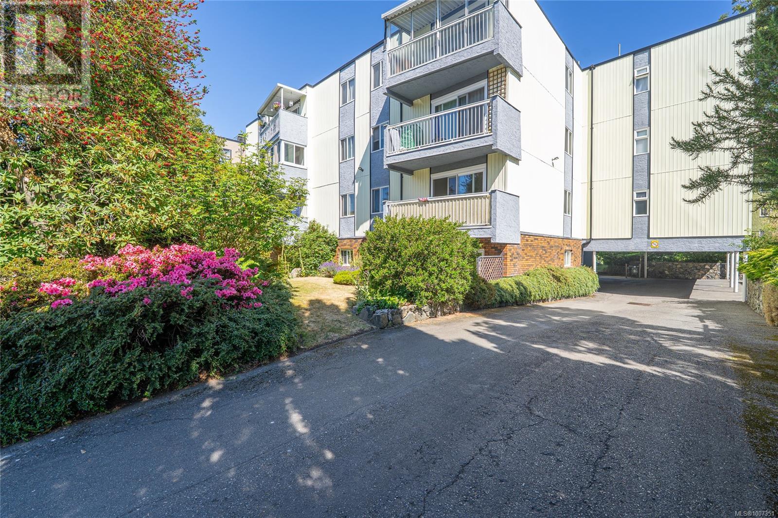 1188 Yates St Unit 401 St, Victoria, BC V8V 3M8
