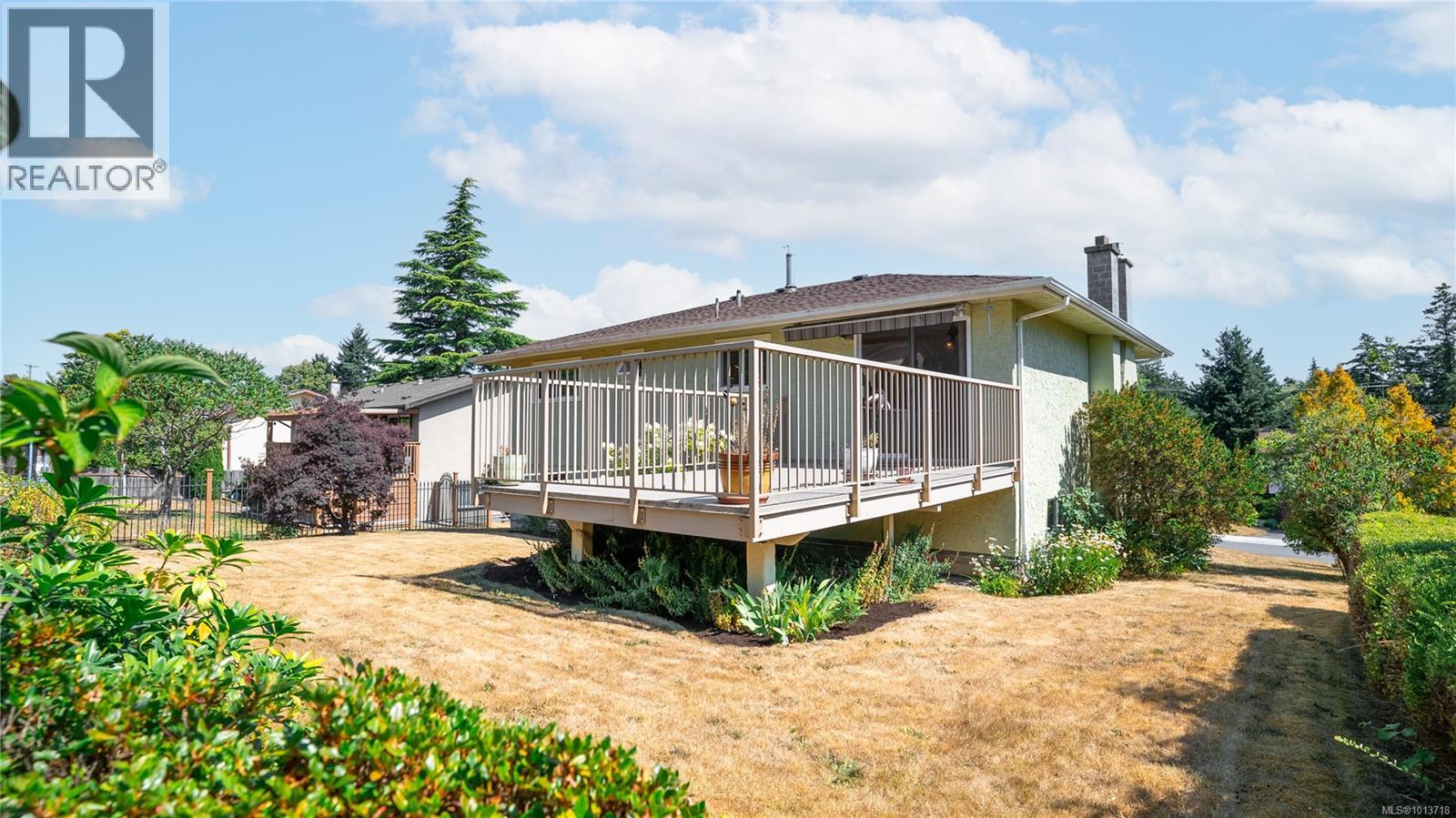 615 Vanalman Ave, Saanich, BC V8Z 3A8
