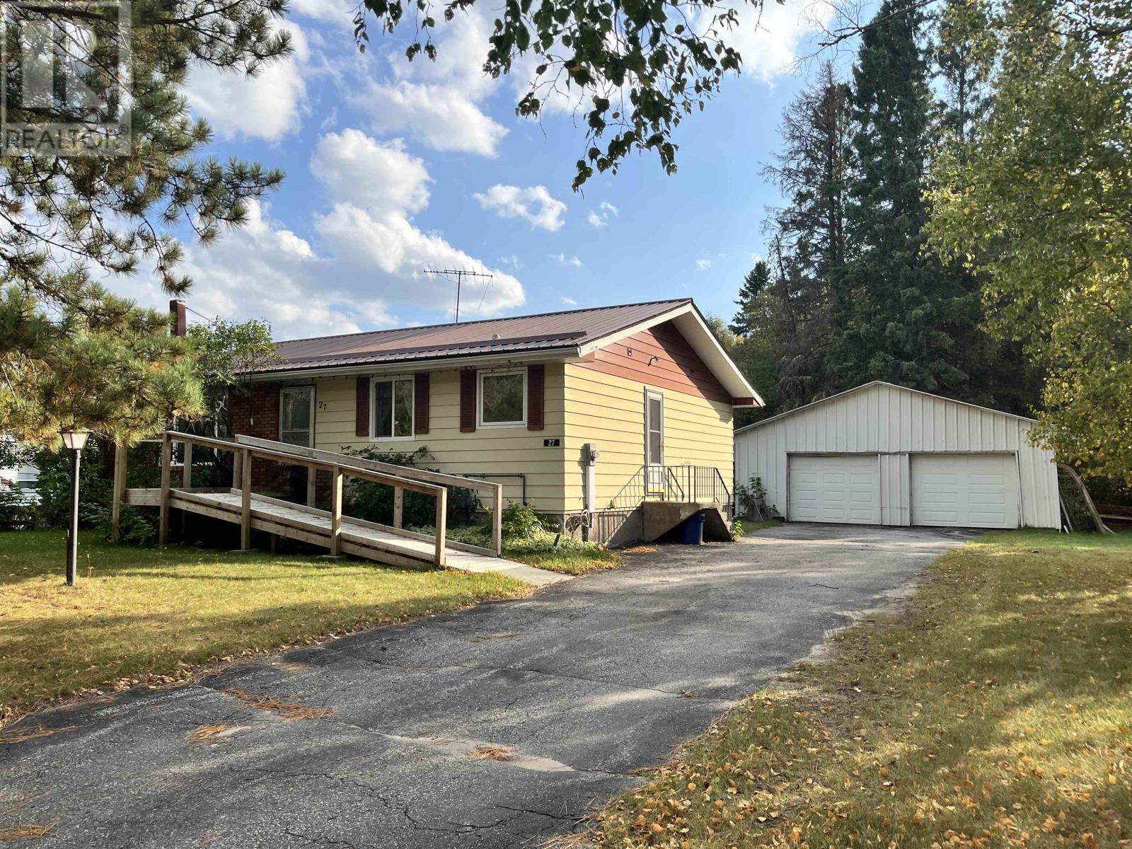 27 Balsam Ave, Ear Falls, ON P0V 1T0