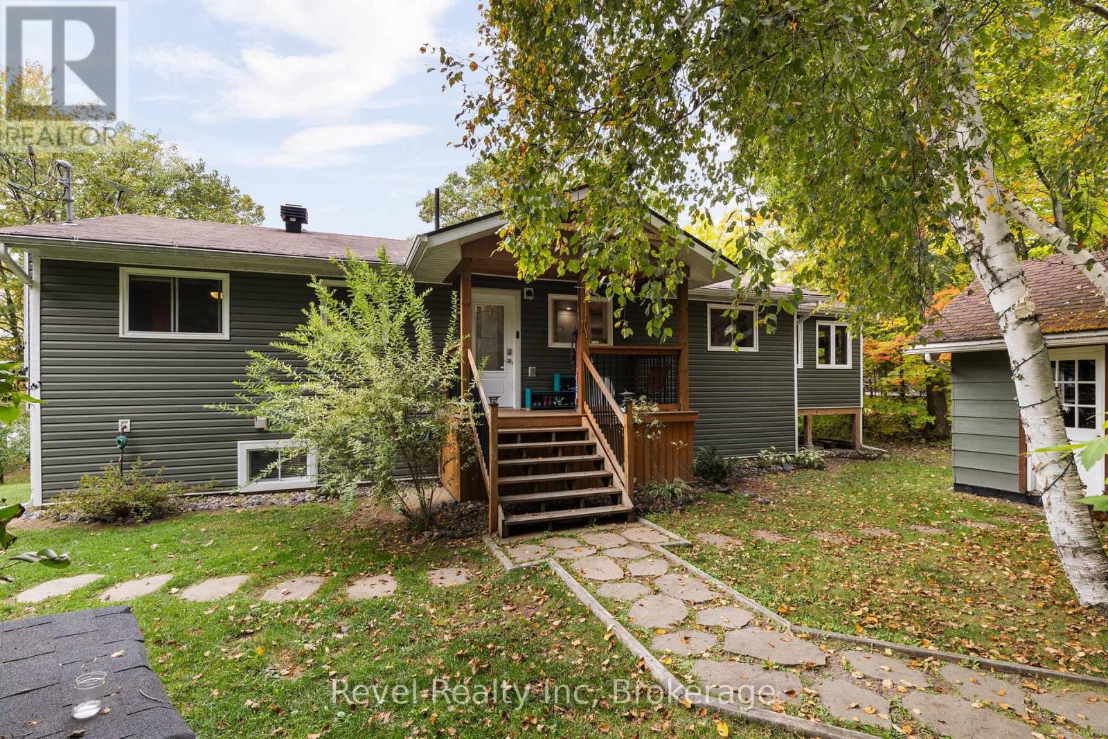 210 Burnetts Rd, McKellar, ON P2A 2W7