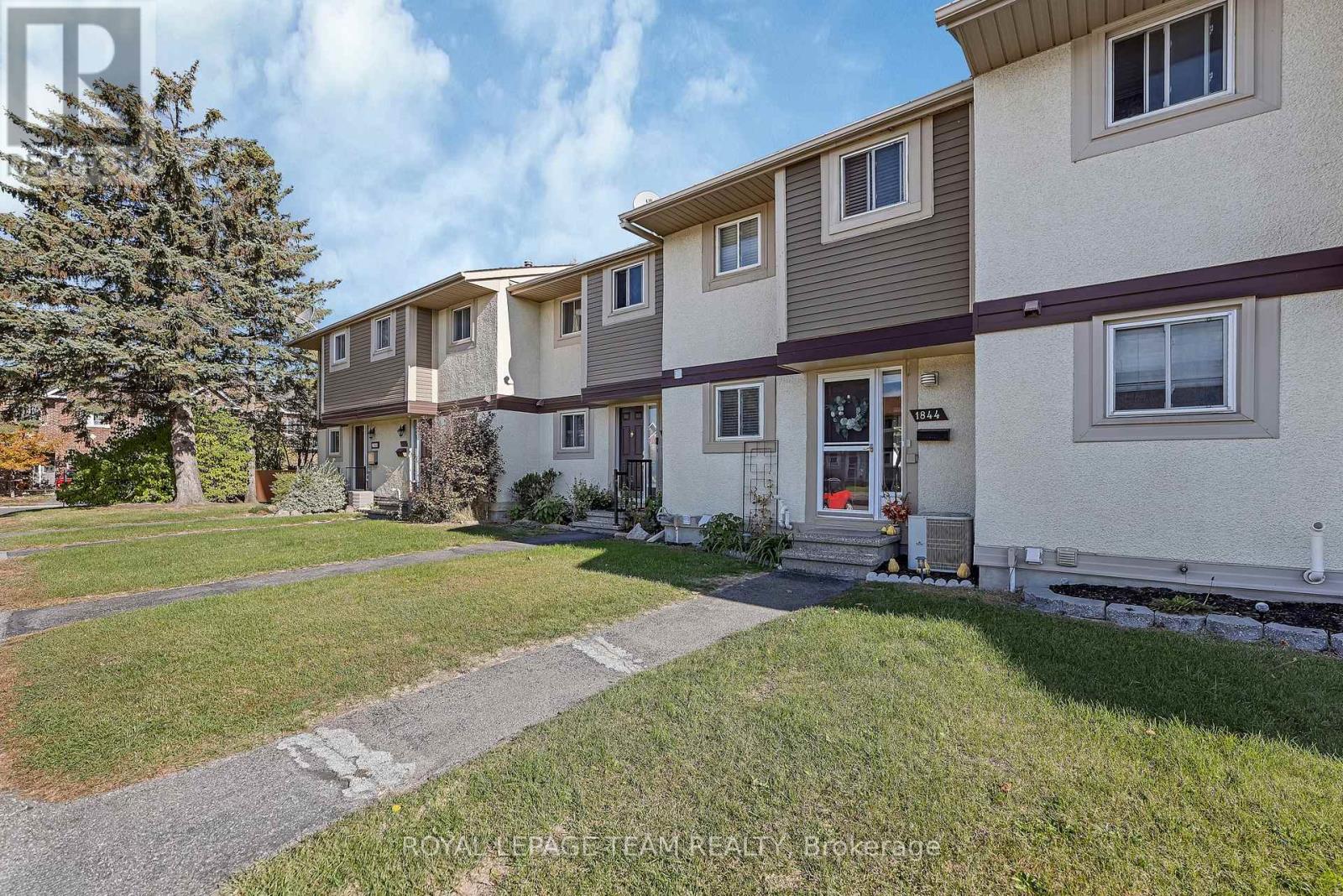 1844 Stonehenge Cres, Ottawa, ON K1B 4Z9