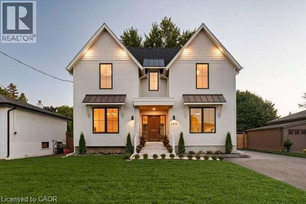 684 Peele Blvd, Burlington, ON L7R 3B9