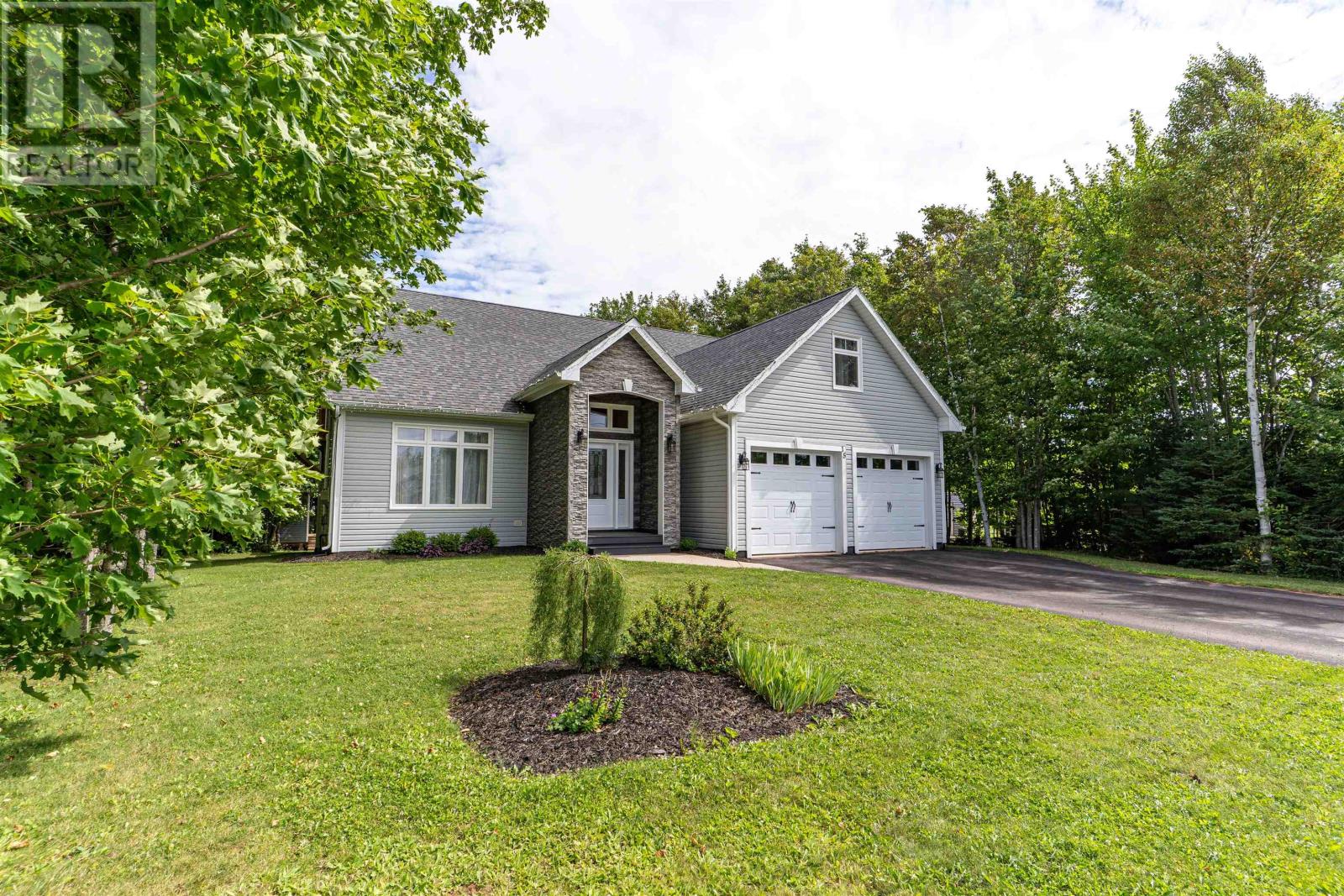 15 Heritage Dr, Miscouche, PE C0B 1T0