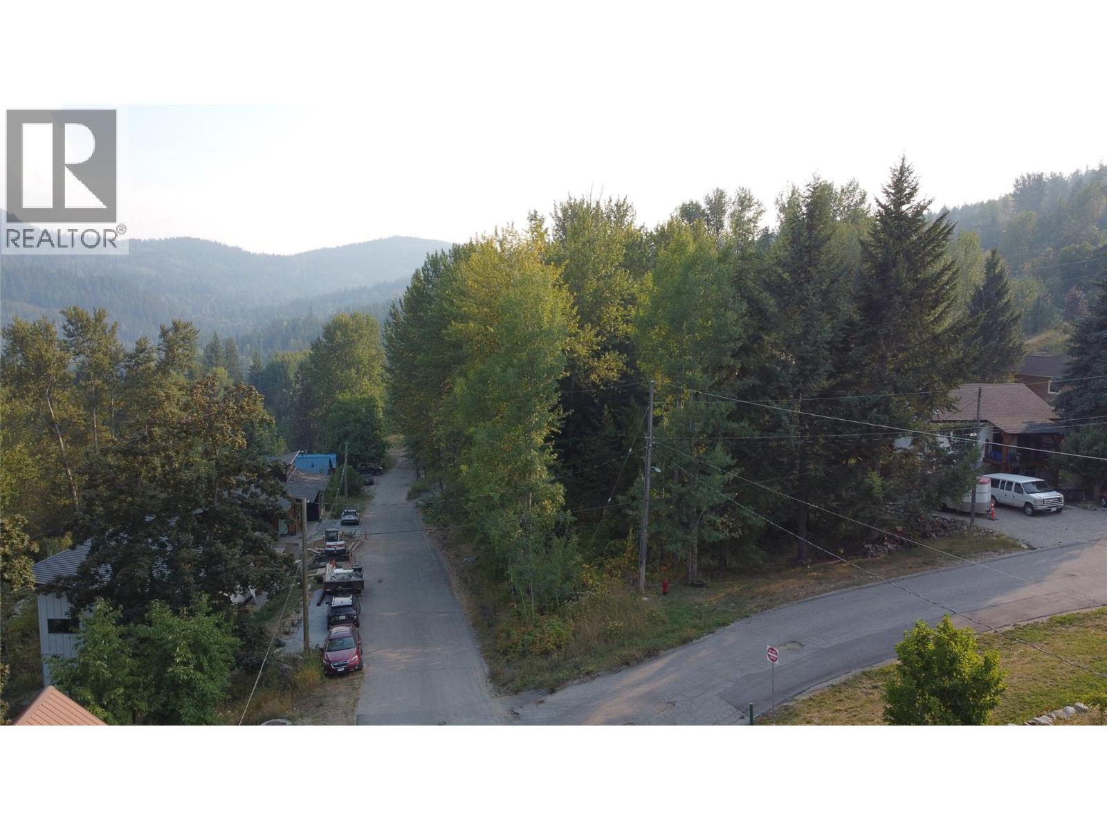 2061 Phoenix Ave, Rossland, BC V0G 1Y0