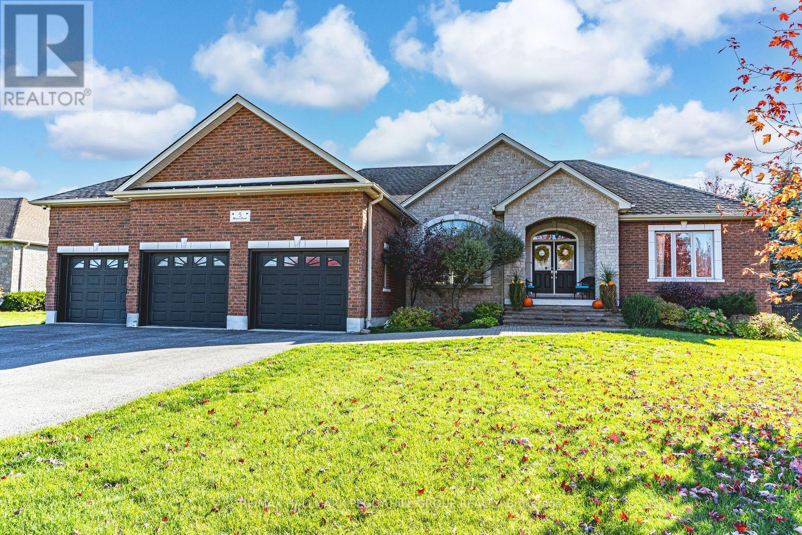 5 Munro Ct, Springwater Snow Valley, ON L9X 0H6