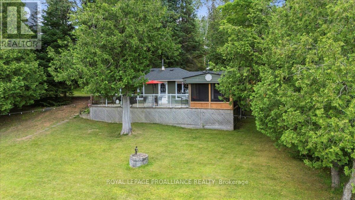 17 Halcomb Ln, Limerick, ON K0L 1P0
