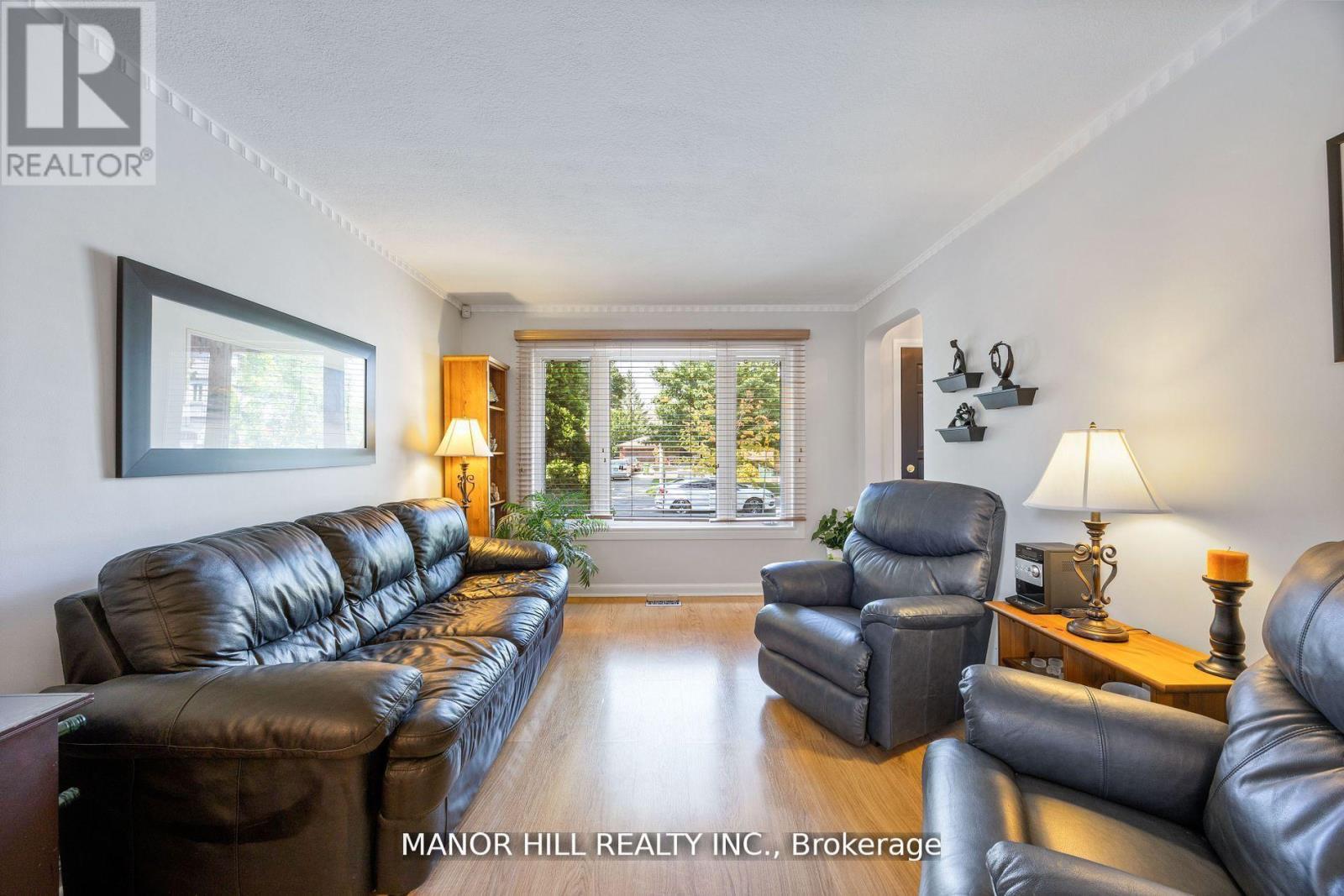31 Chartwell Rd, Toronto, ON M8Z 4E9