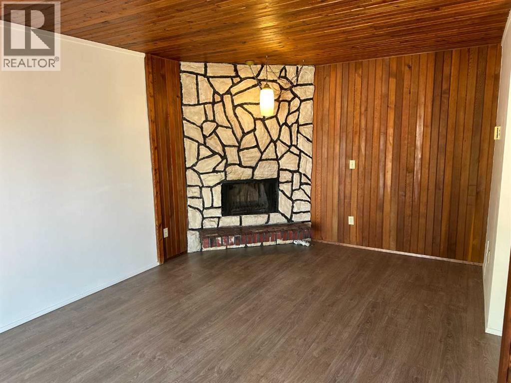12 Huntley Close NE, Calgary, AB T2K 4Z3