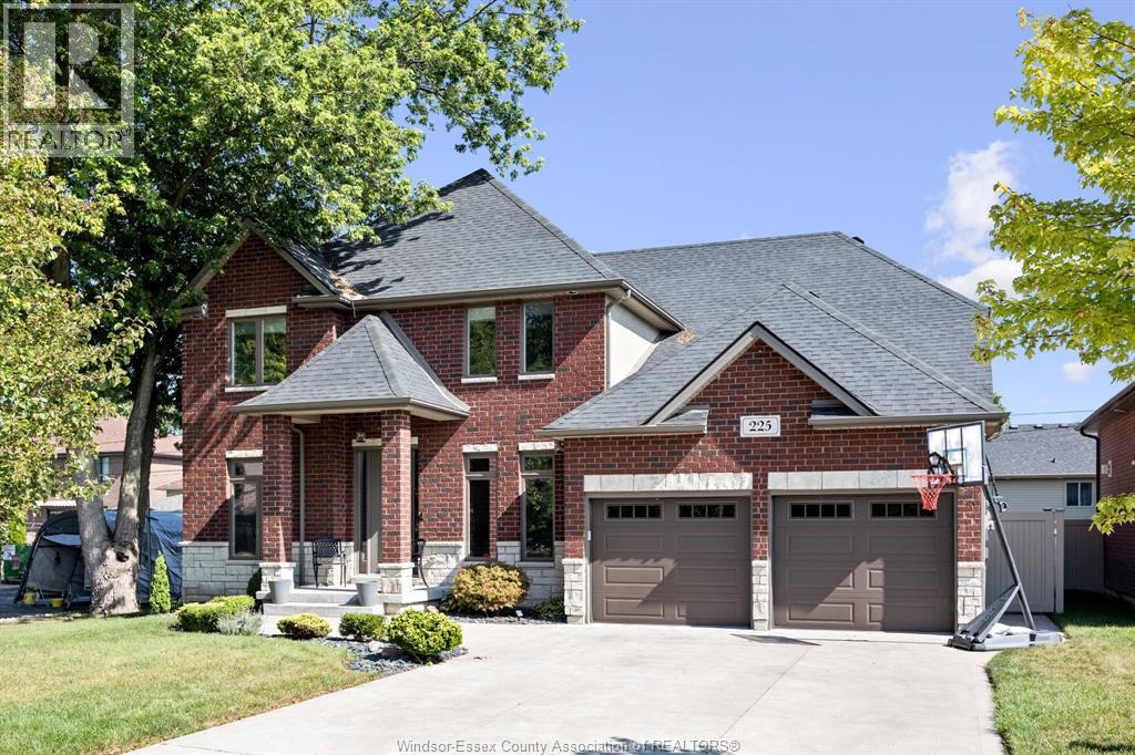 225 Elsworth, Lasalle, ON N9J 0C6