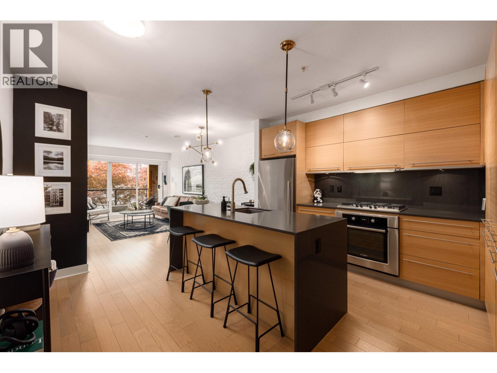 2020 W 12th Avenue Unit 203, Vancouver, BC V6J 0C5
