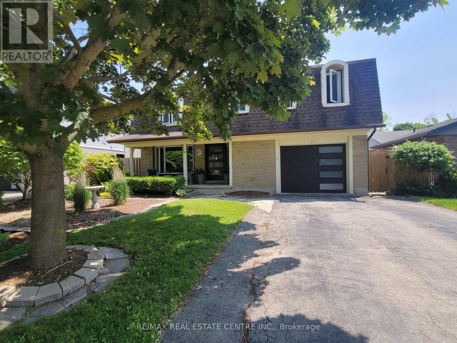 47 Manor Dr, Kitchener, ON N2A 2T9