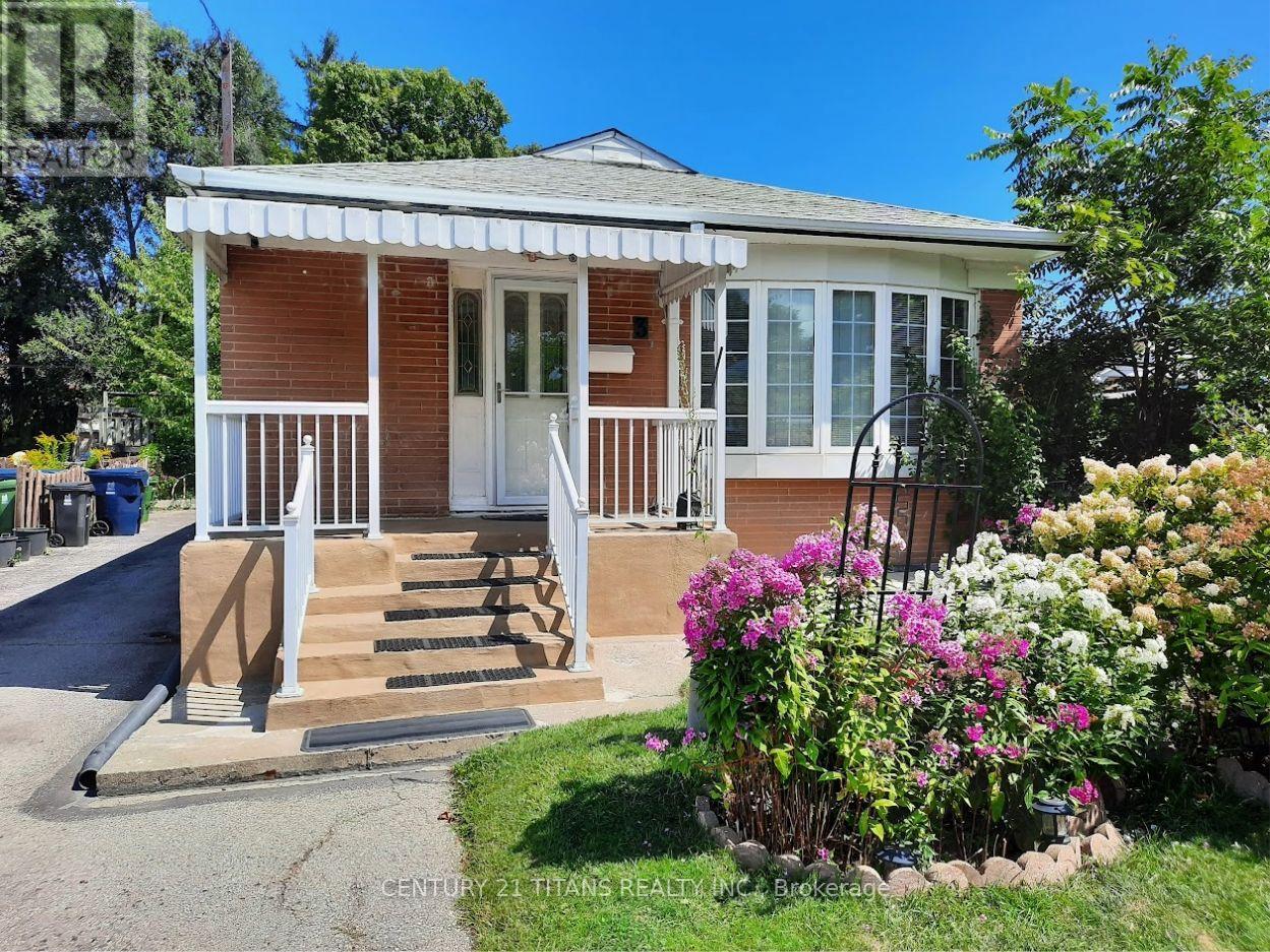 3 Saugeen Cres, Toronto, ON M1K 3M9