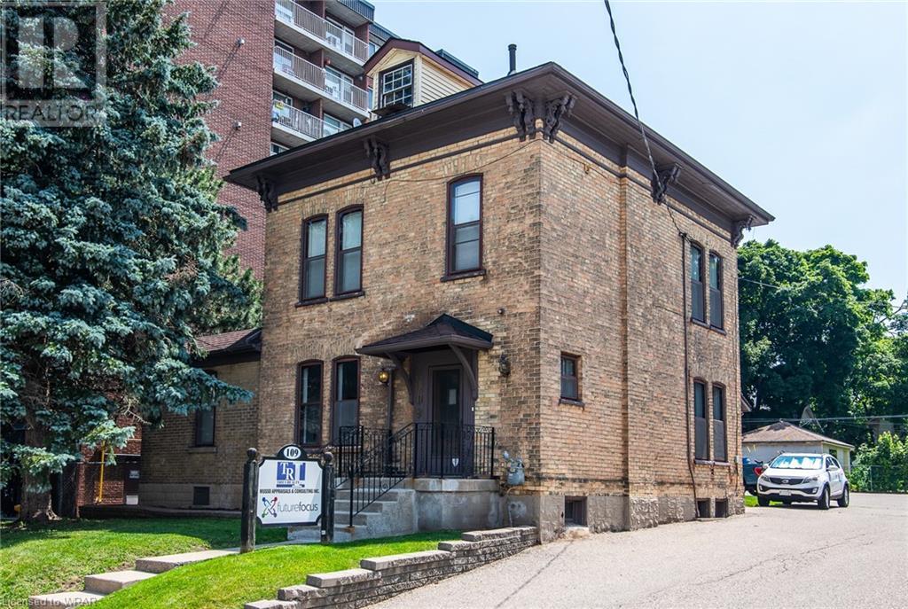 109 College St, Kitchener, ON N2H 5A2