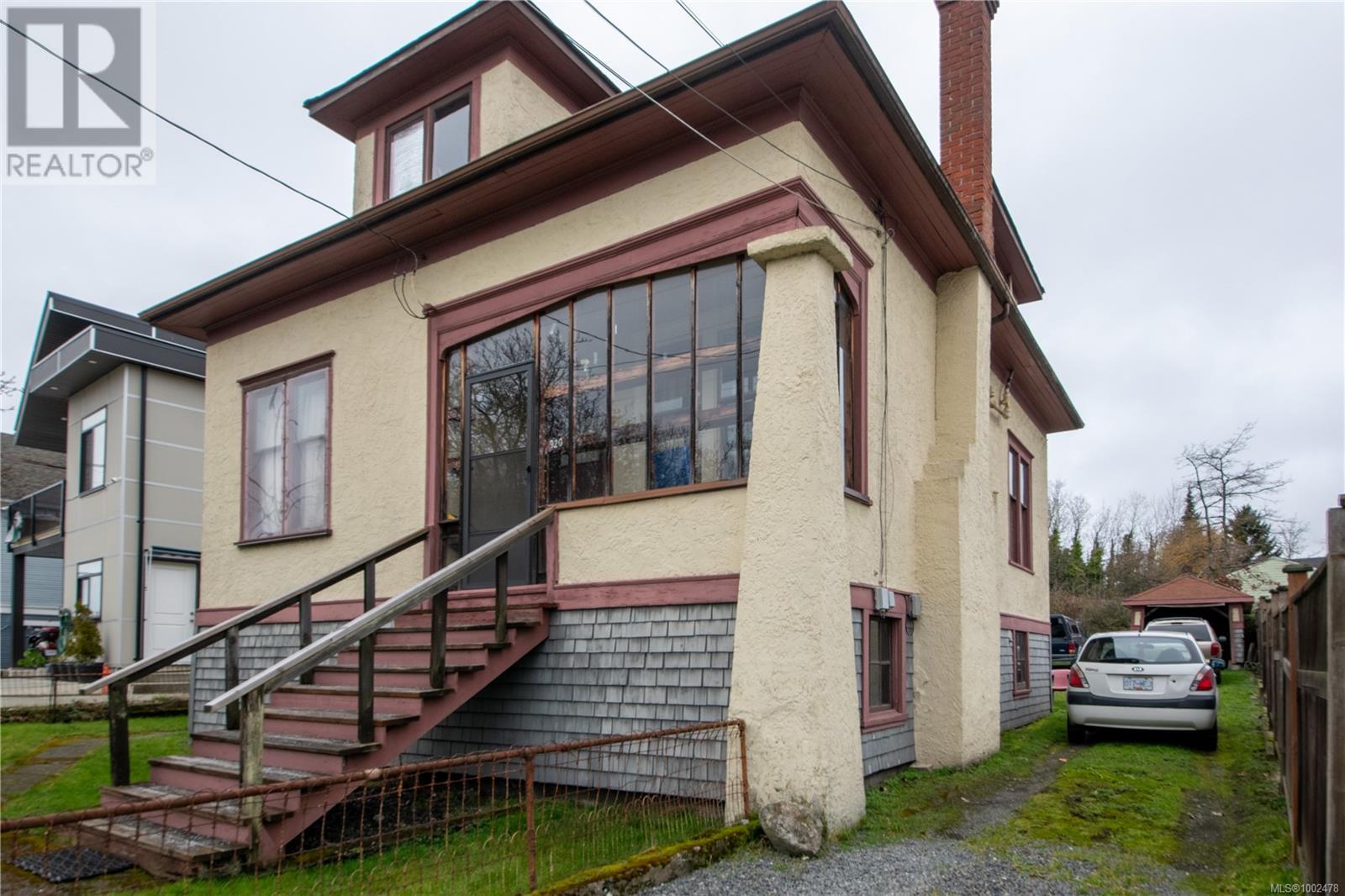 920 Cloverdale Ave, Saanich, BC V8X 2T3