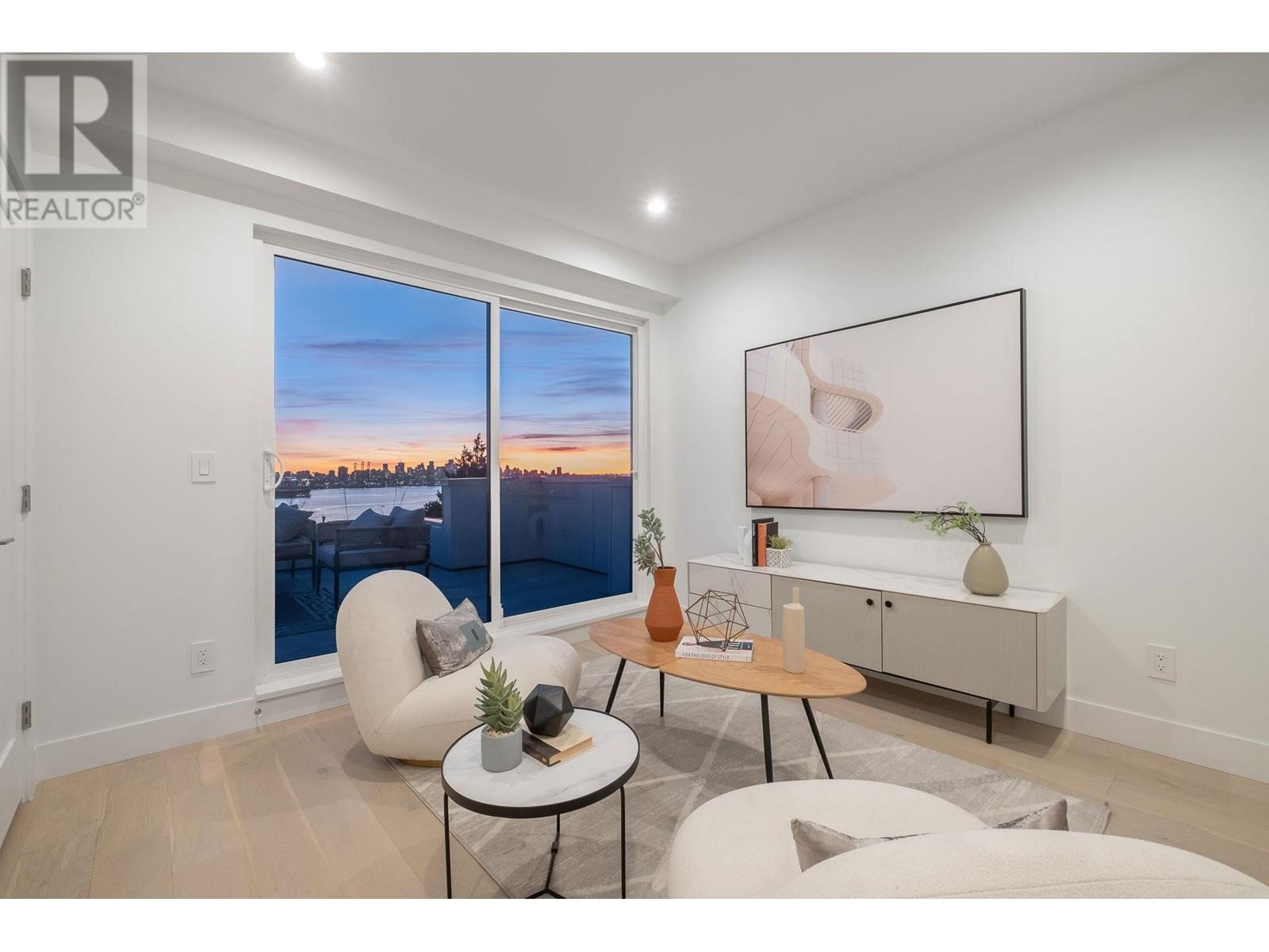 432 E 1st Street Unit 2, North Vancouver, BC V7L 1B7
