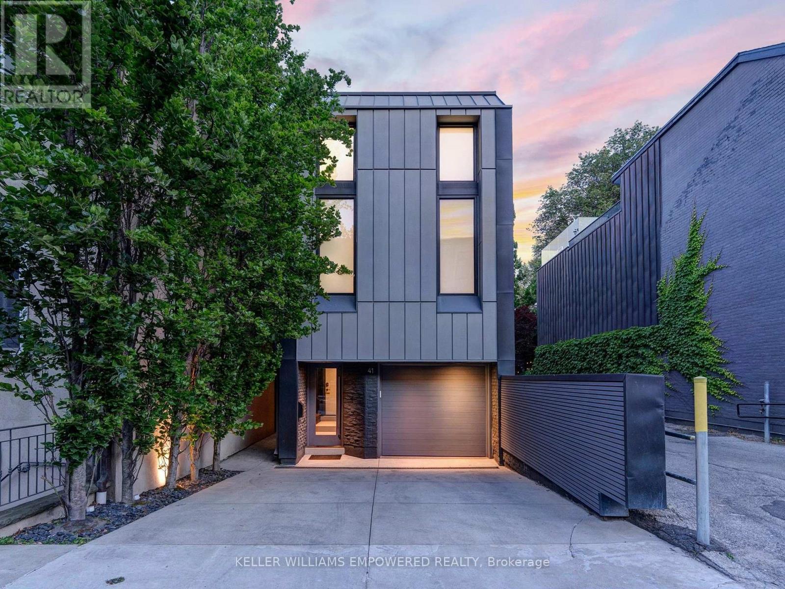 41 Berryman St, Toronto, ON M5R 1M7
