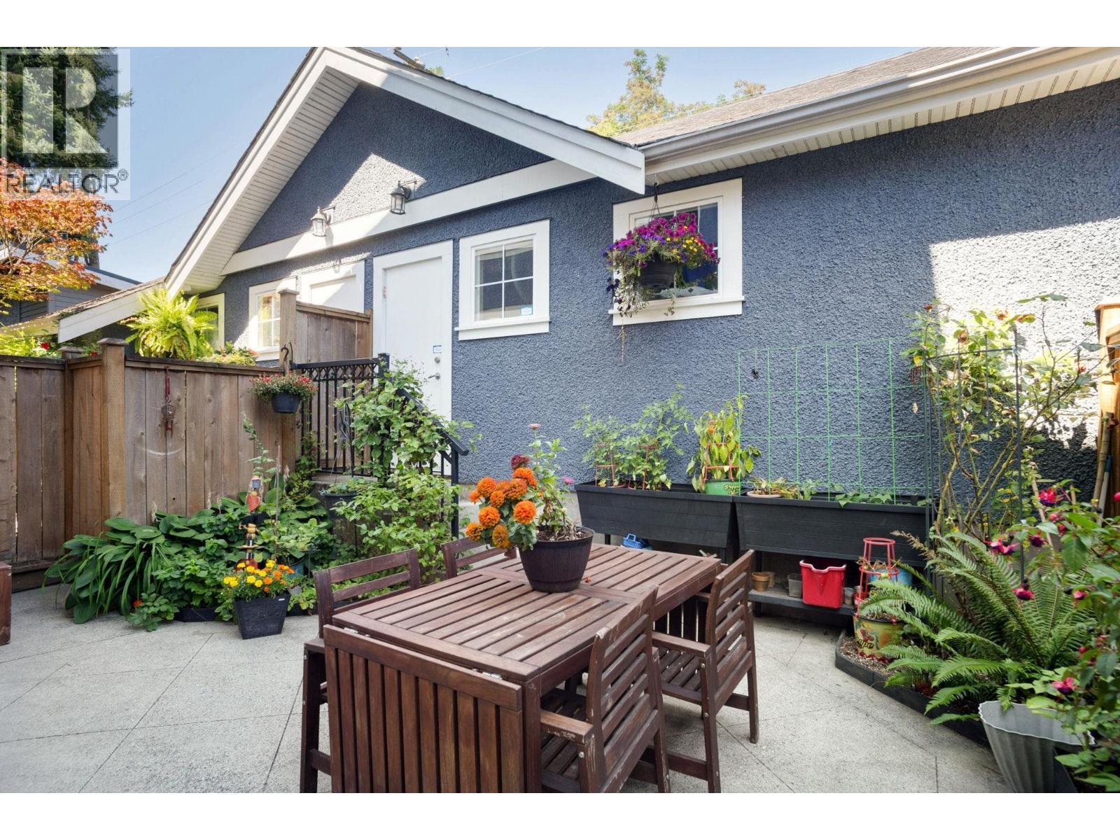 49 E 13th Ave, Vancouver, BC V5T 2K2