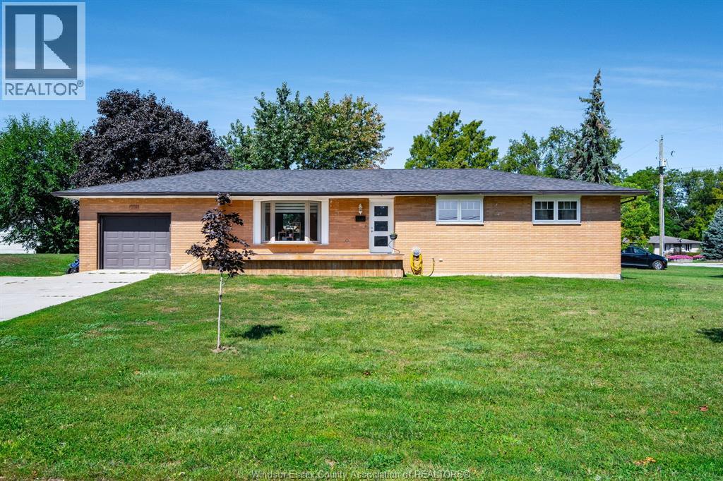 1336 Sunset Ave, Kingsville, ON N9Y 2T3