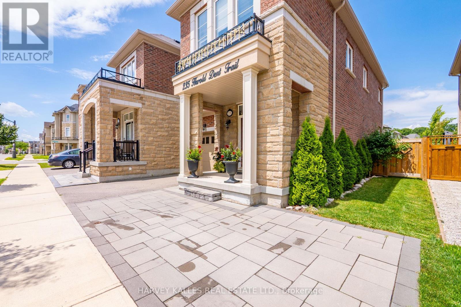 235 Harold Dent Trl N, Oakville Go Glenorchy, ON L6M 1S3
