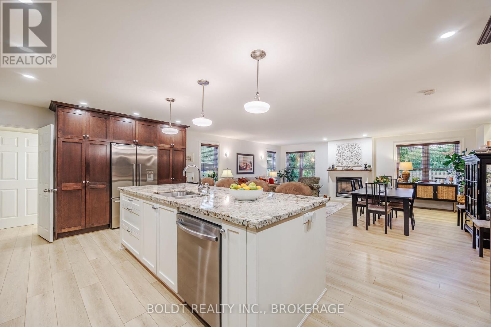 25 Neptune Dr, St. Catharines Buntinglinwell, ON L2M 2S3
