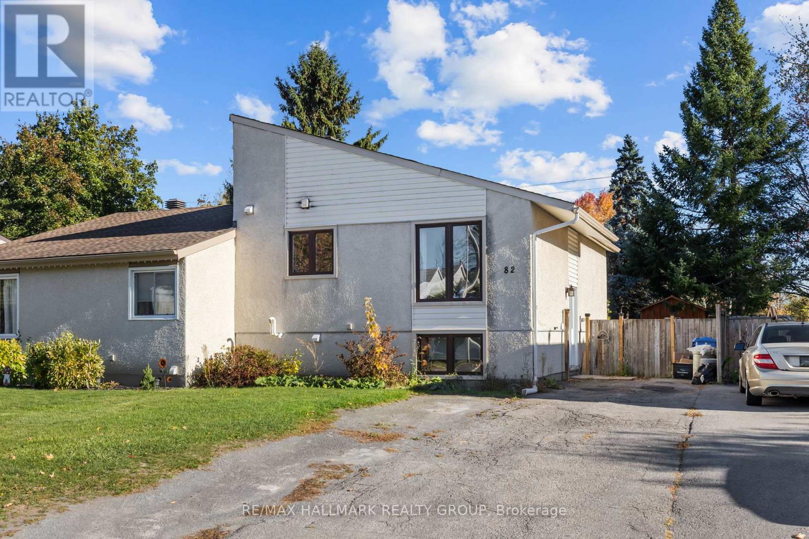 82 Glamorgan Dr, Ottawa, ON K2L 1R4