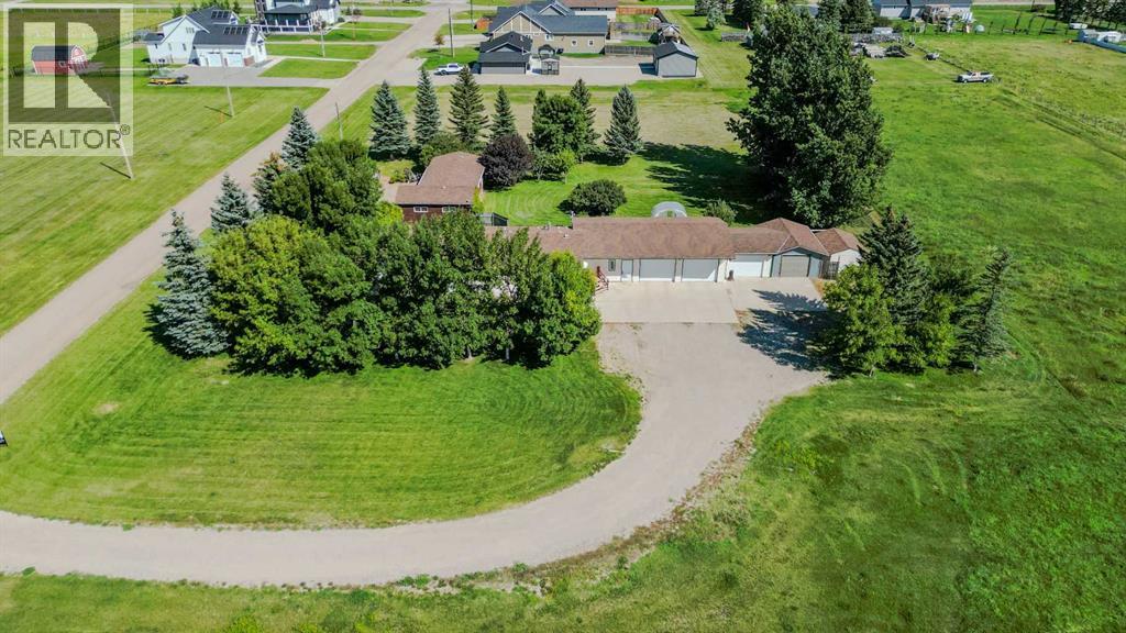 69 N 4 St W, Magrath, AB T0K 2E0