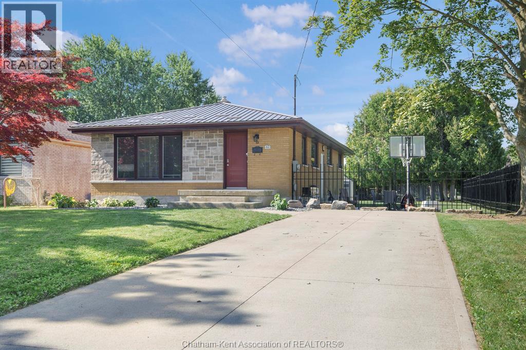 62 Dunvegan Dr, Chatham-Kent, ON N7M 4Z9