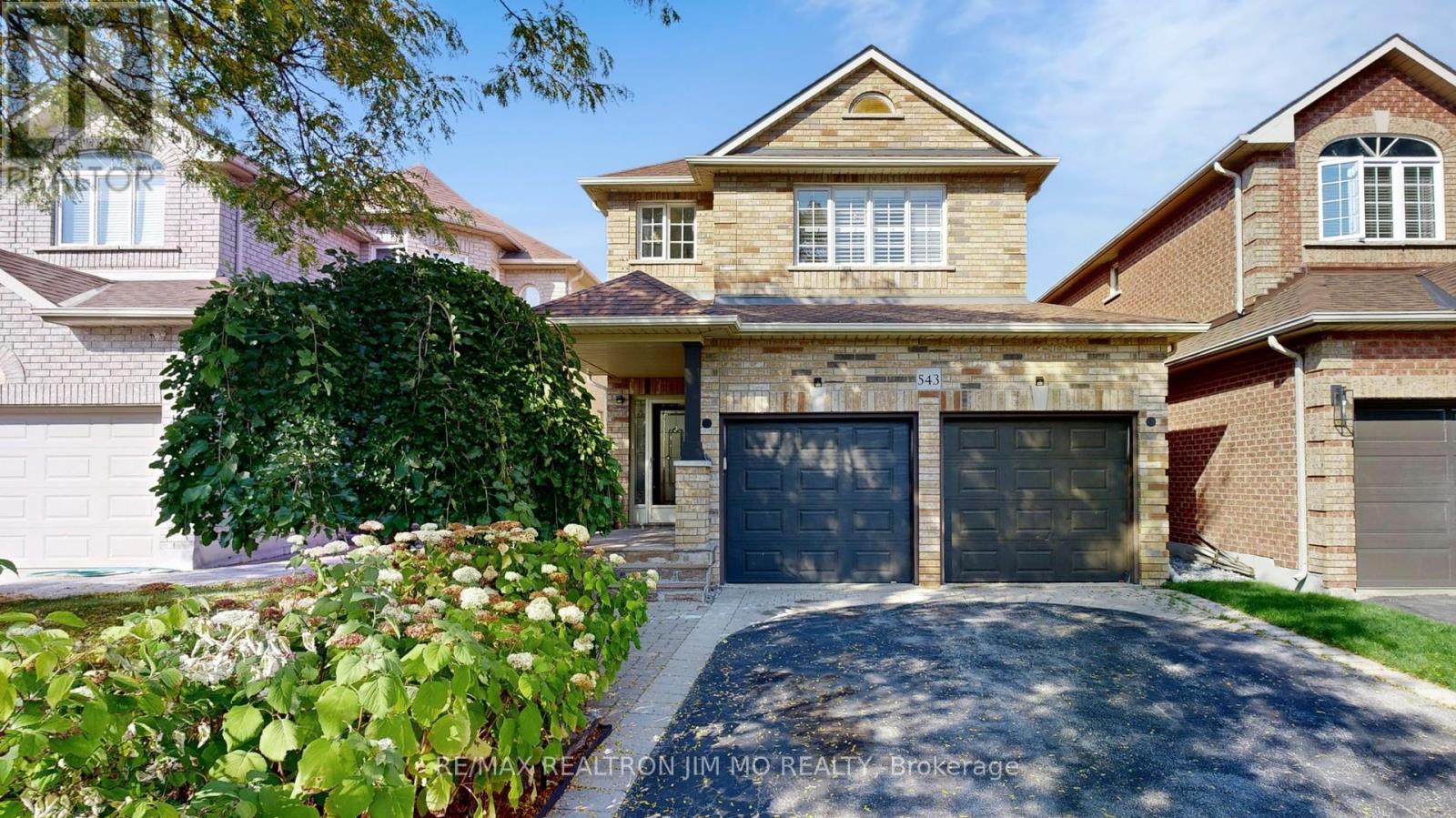 543 Greig Cir, Newmarket, ON L3Y 8S6