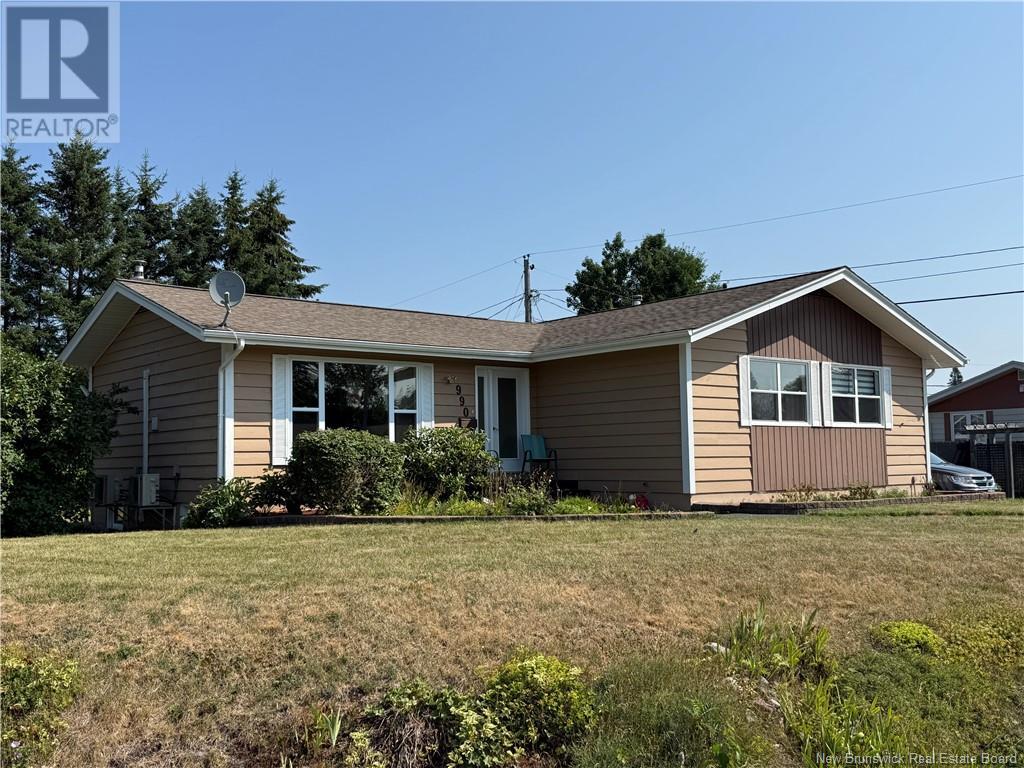 990 Edgewood, Bathurst, NB E2A 3T3